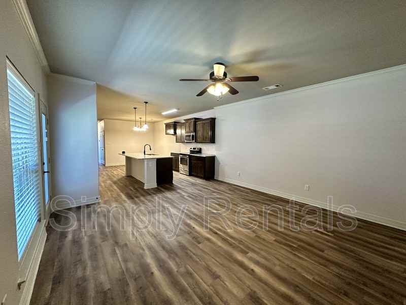 501 Baylor Dr - Photo 2 of 23