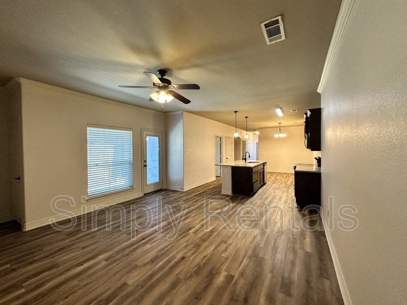 501 Baylor Dr - Photo 3 of 23