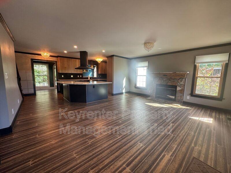 7472 Middlestream Rd - Photo 3 of 37