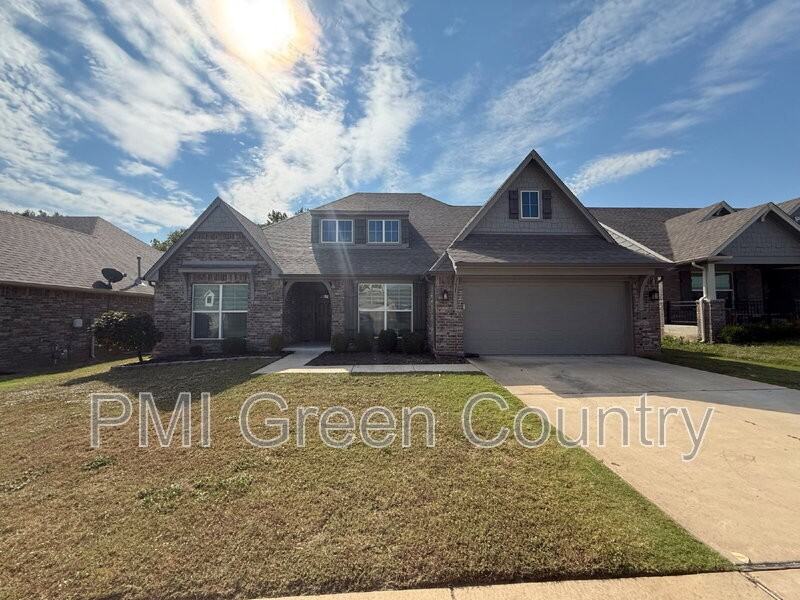 2611 W Baton Rouge Pl - Photo 2 of 35