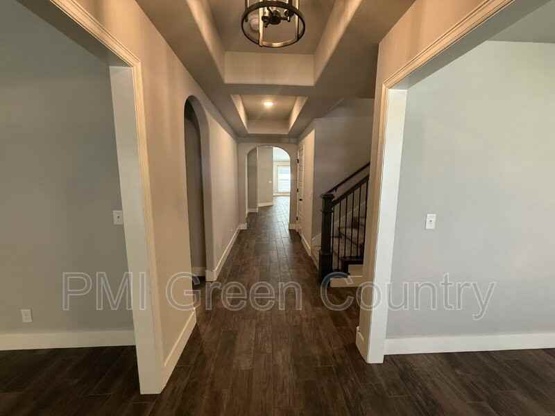 2611 W Baton Rouge Pl - Photo 3 of 35