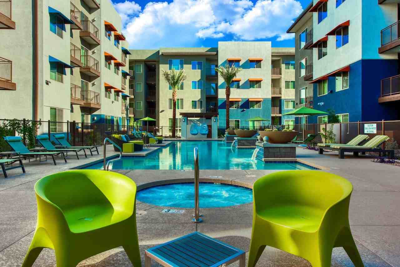 Metro 101 - Photo 5 of 18