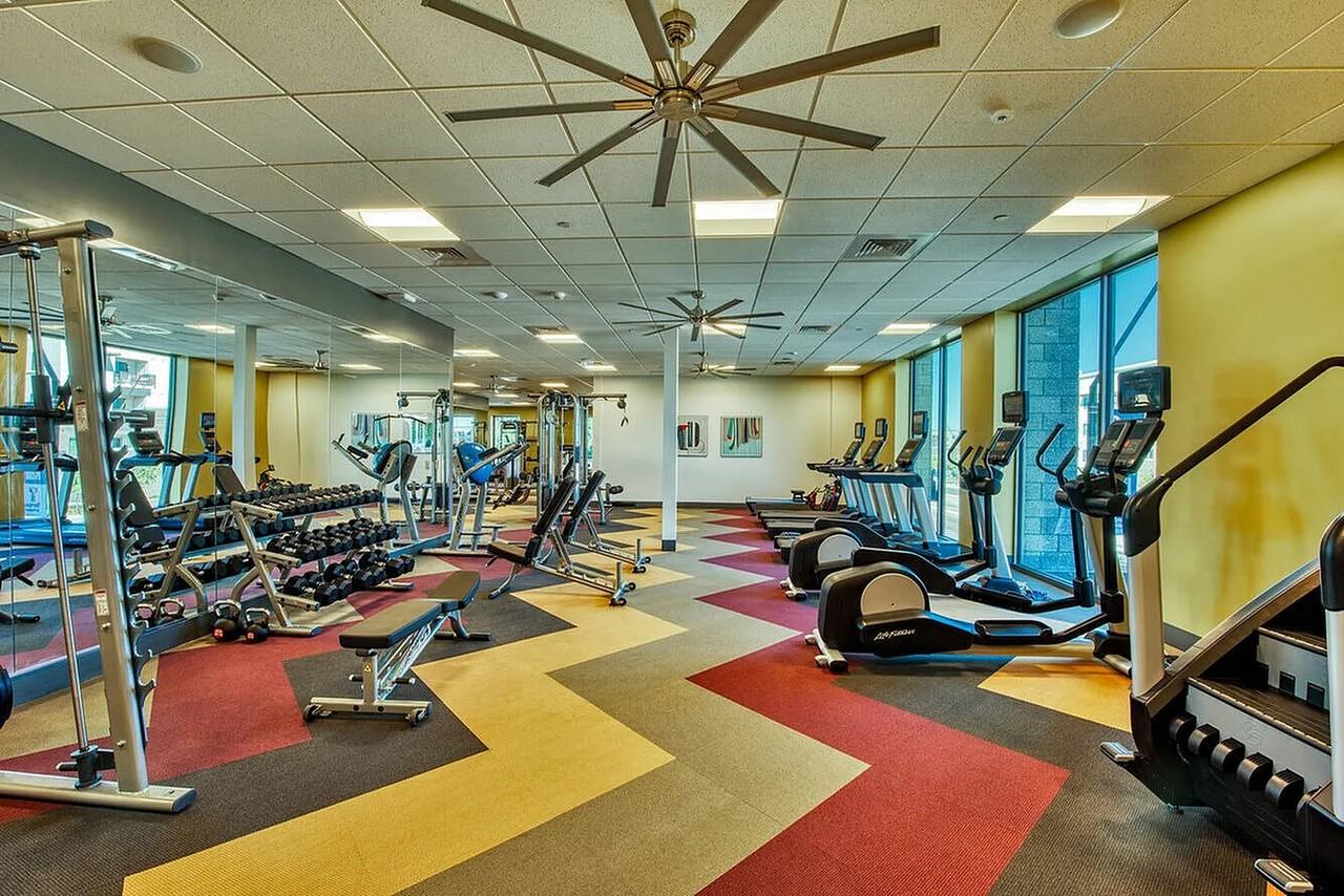 Metro 101 - Photo 6 of 18