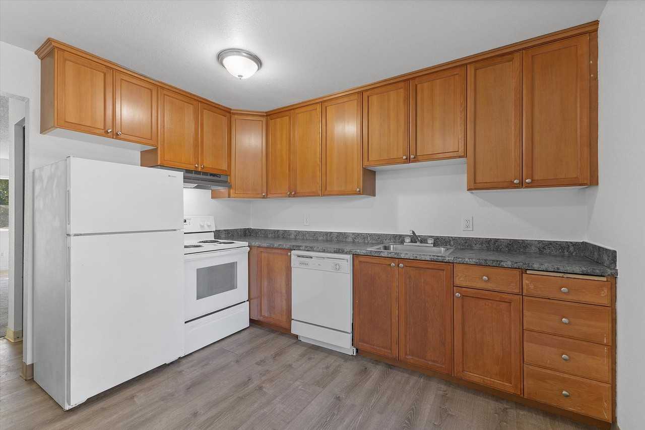 GREENTREE APARTMENTS - Photo 6 of 13