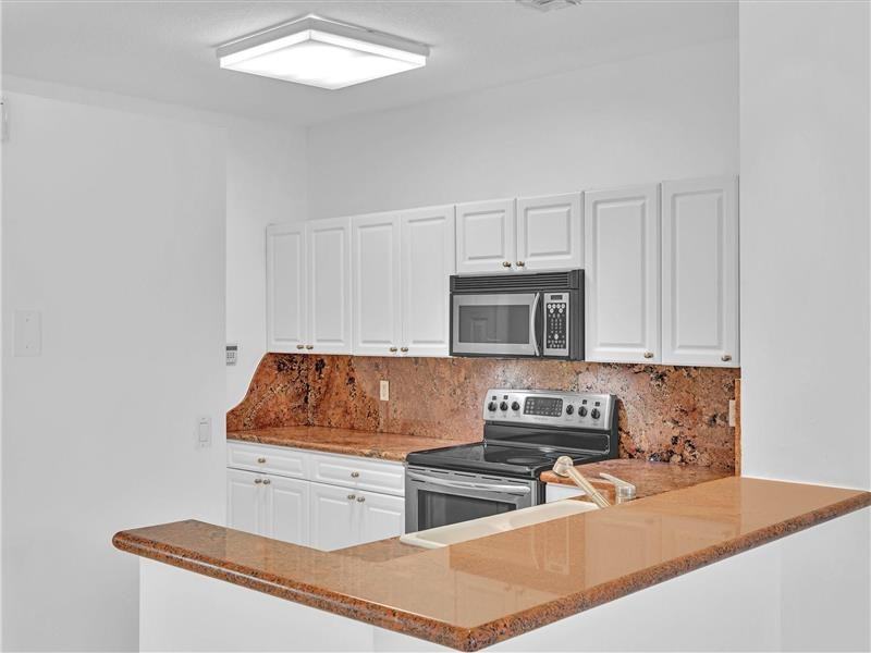 812 SE 4th Court, Deerfield Beach, FL 33441 #1 - Photo 2 of 33