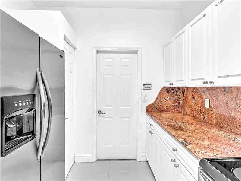 812 SE 4th Court, Deerfield Beach, FL 33441 #1 - Photo 3 of 33