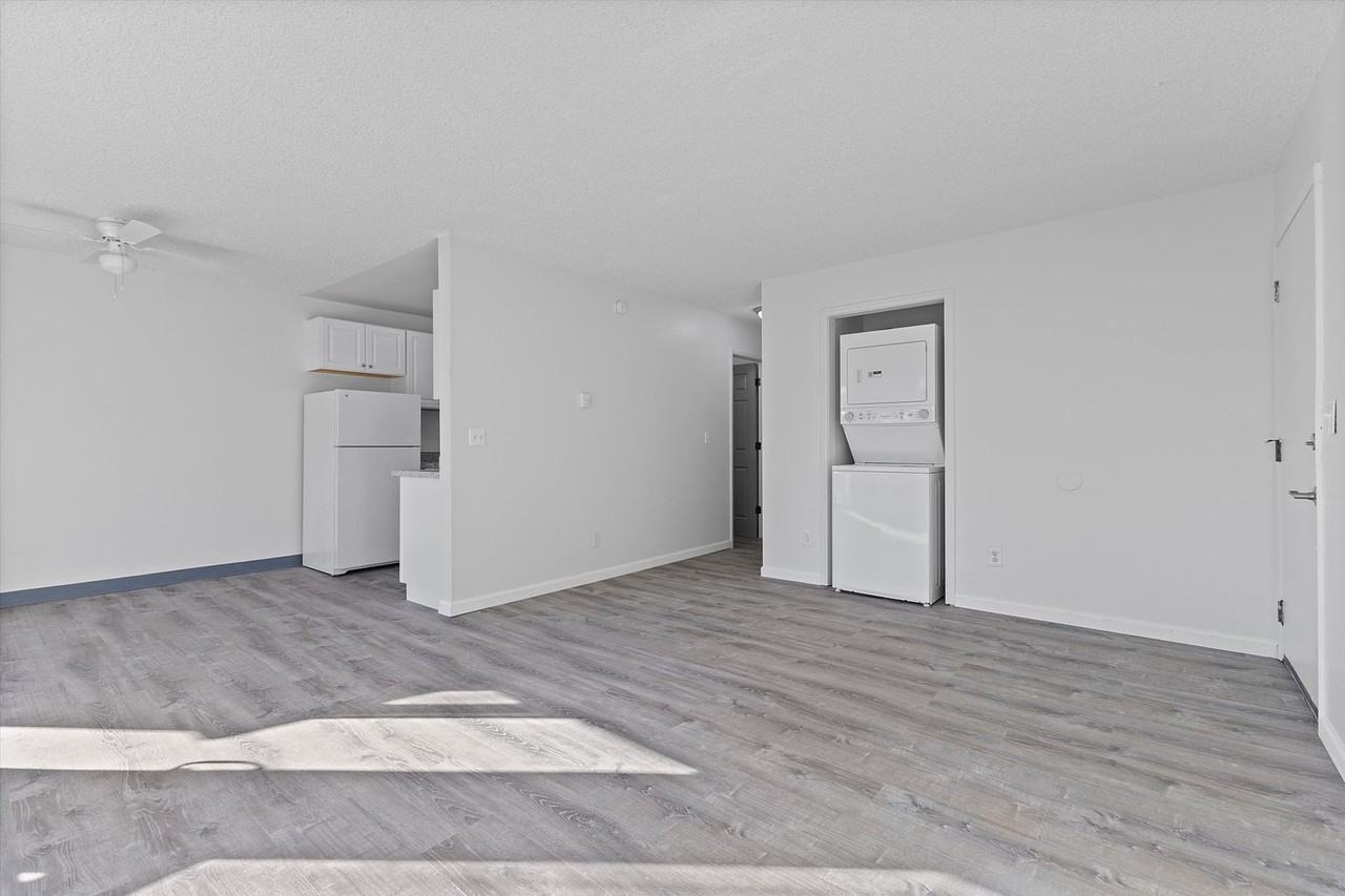 Eastwood - Photo 3 of 7