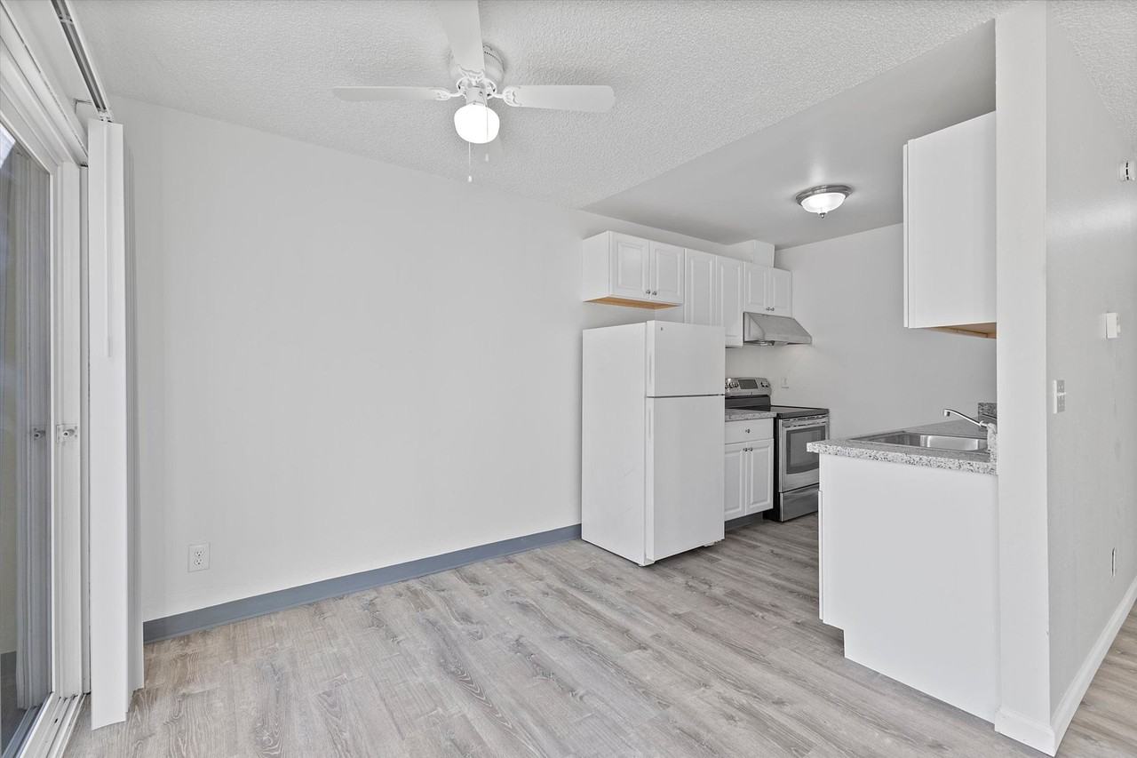 Eastwood - Photo 4 of 7