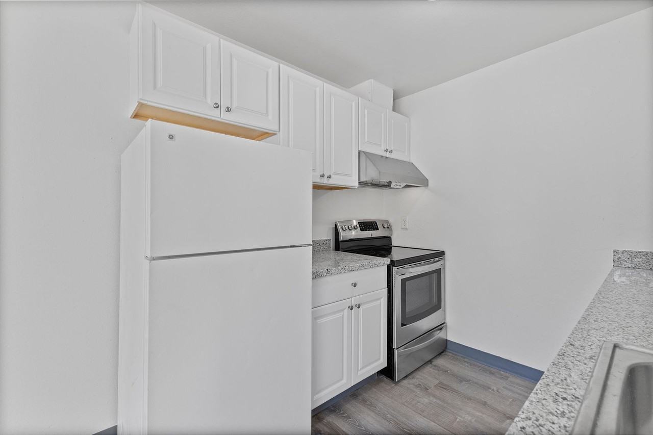 Eastwood - Photo 5 of 7