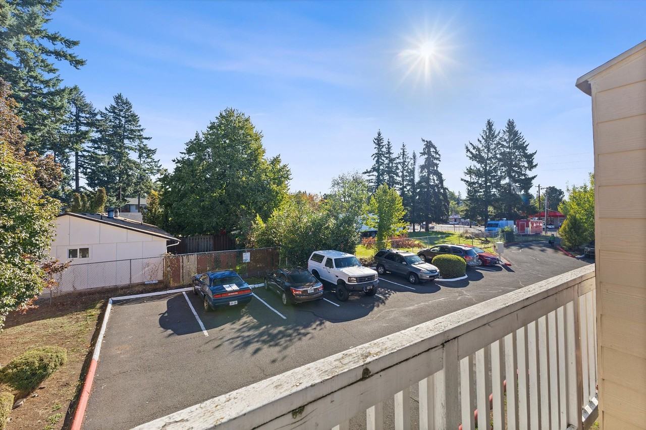 Eastwood - Photo 7 of 7