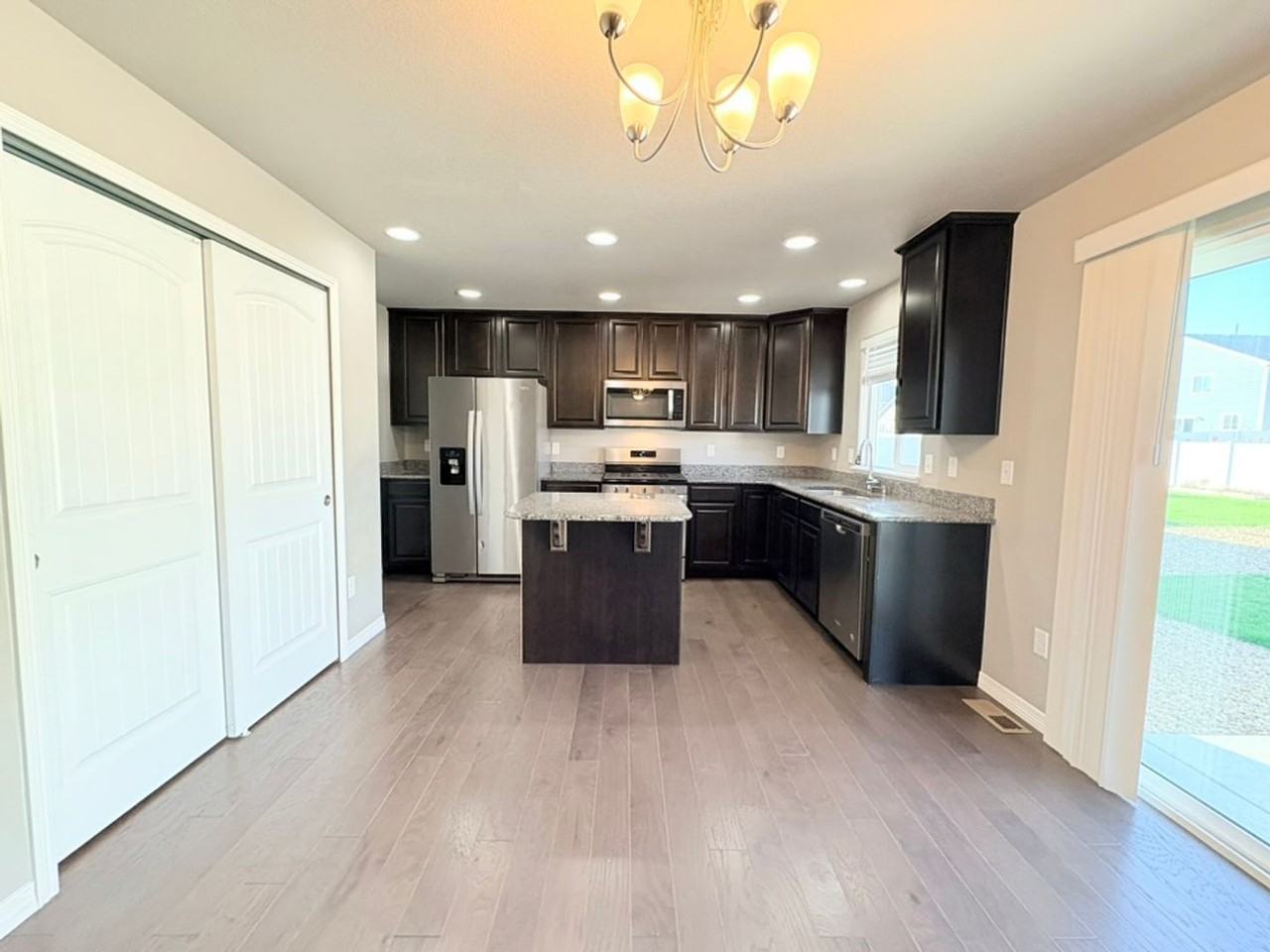 1750 Sipson Dr - Photo 4 of 20