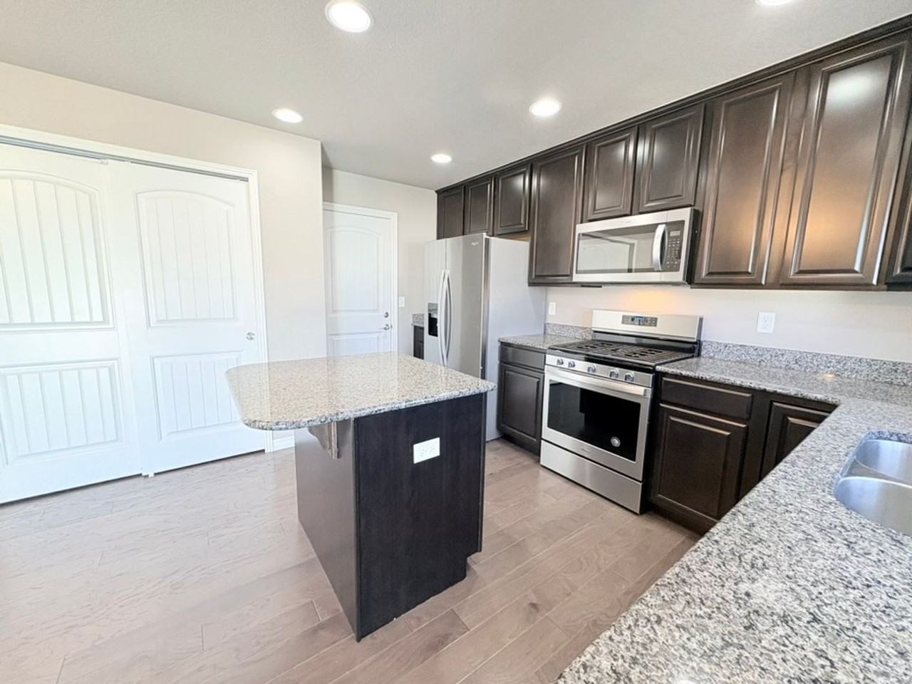 1750 Sipson Dr - Photo 5 of 20