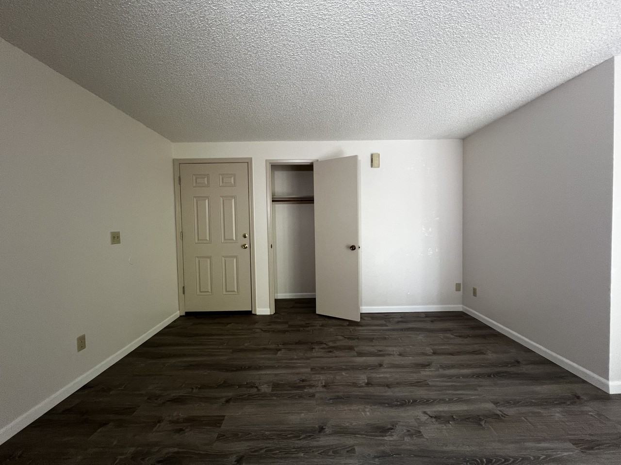 Clark Creek Apts - Photo 5 of 50