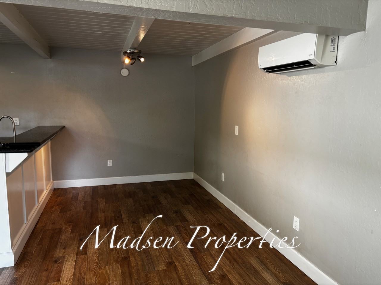 2925 Godman Avenue - Photo 4 of 50