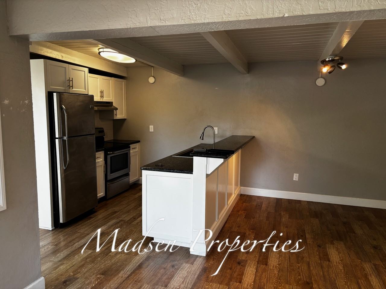 2925 Godman Avenue - Photo 5 of 50