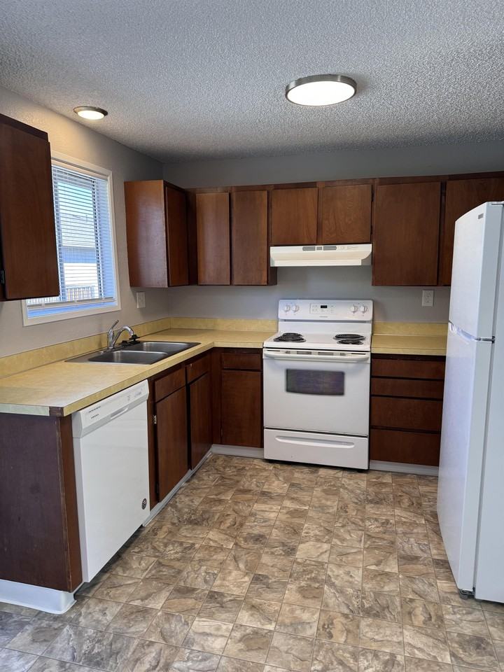 Bettis Wagoner Apts - Bldg 02 - Photo 2 of 13