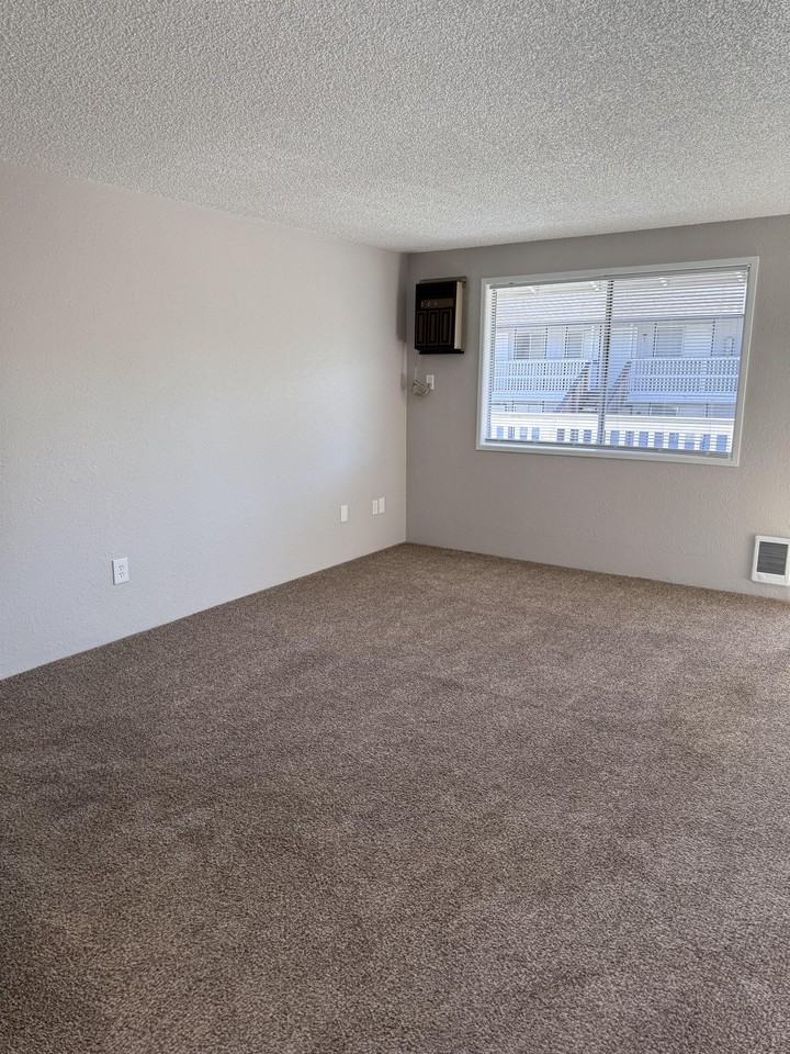 Bettis Wagoner Apts - Bldg 02 - Photo 6 of 13