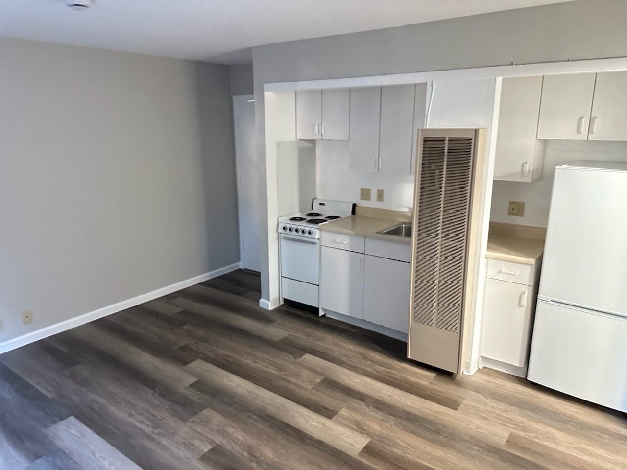 Laurel Apartments - Photo 2 of 8