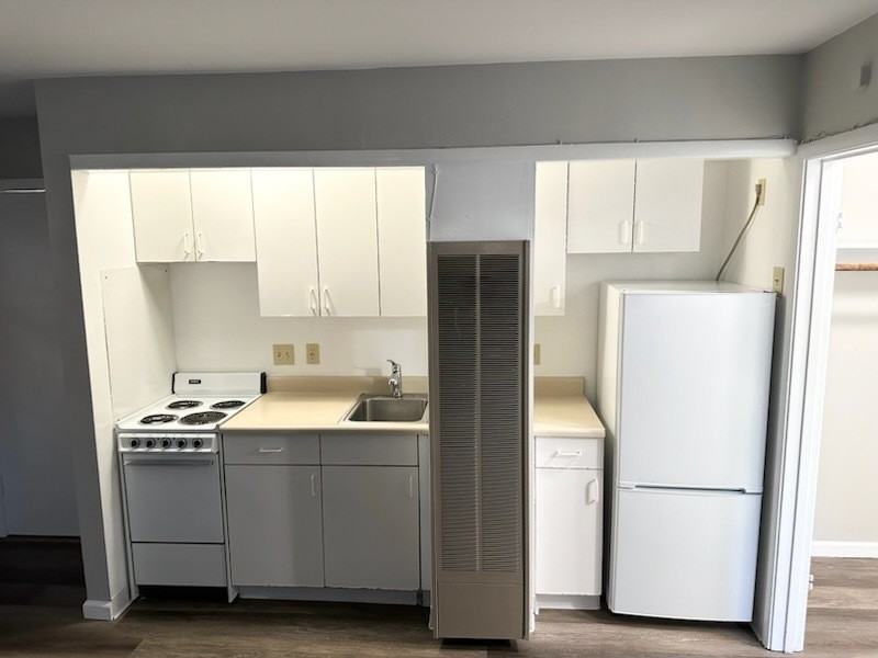 Laurel Apartments - Photo 5 of 11