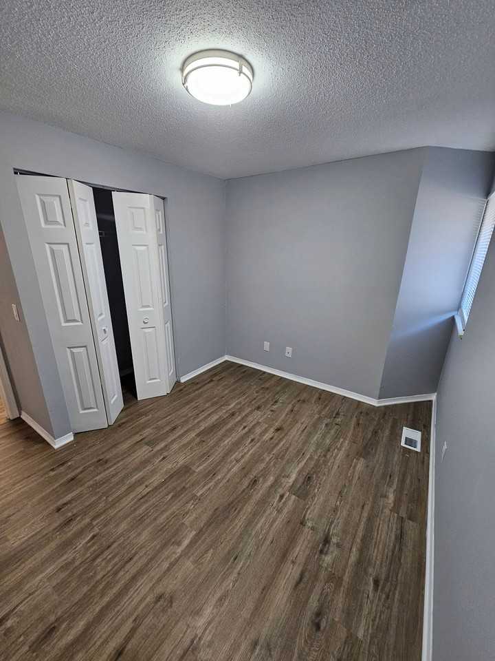 Remodeled 2 & 3 apartments - Photo 4 of 19