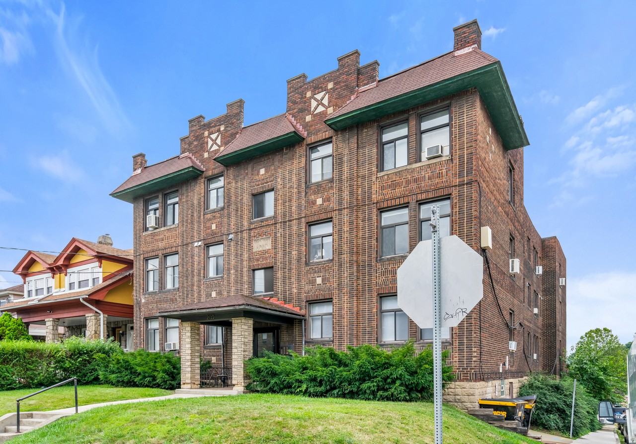 2130 Wightman - Photo 2 of 5