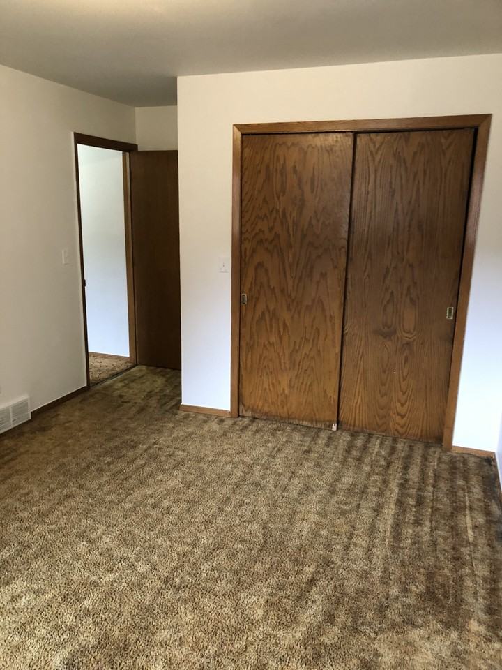 1221 E Wausau Ave - Photo 4 of 12