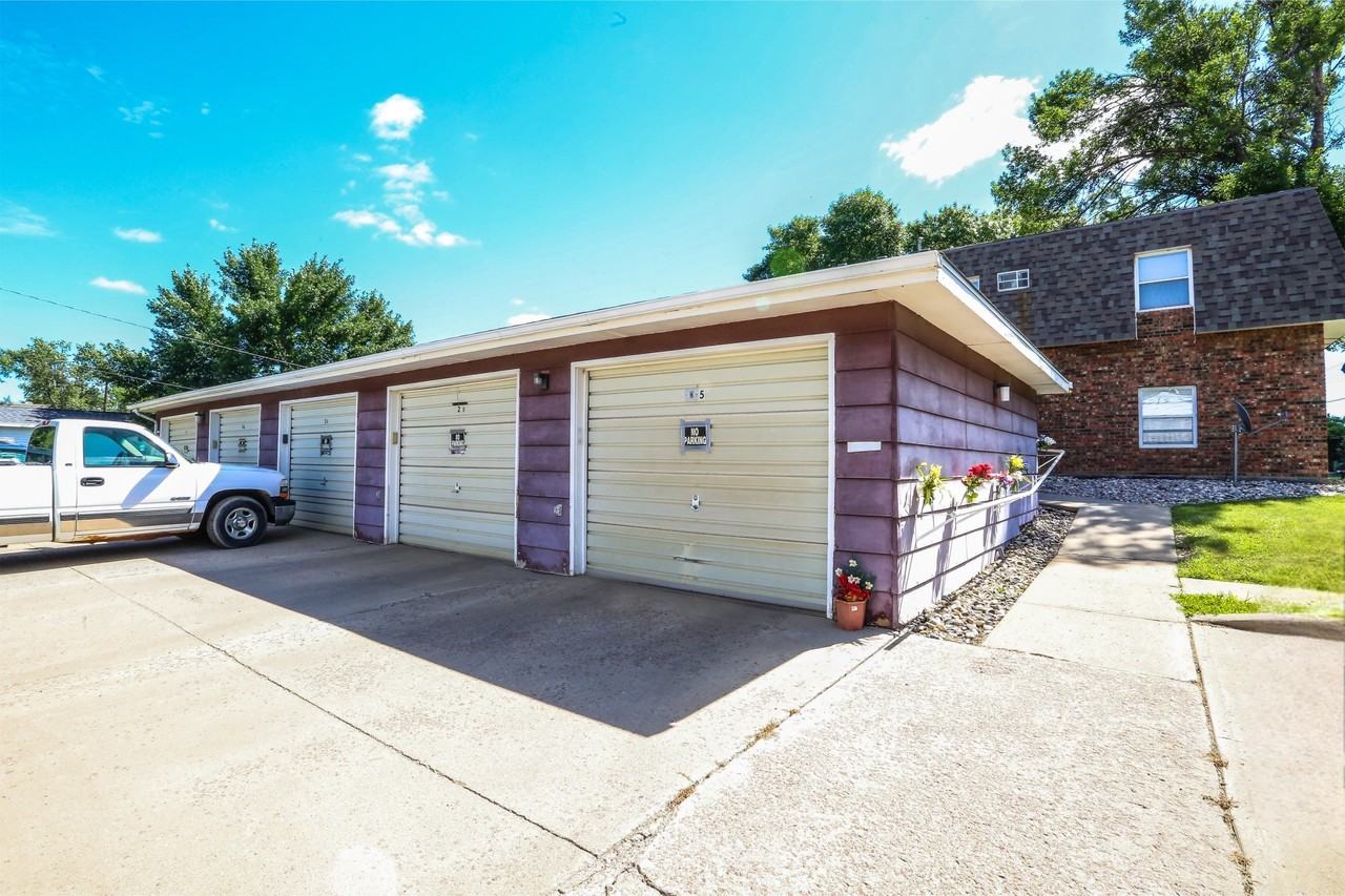 724 South Congress Street - Photo 2 of 14