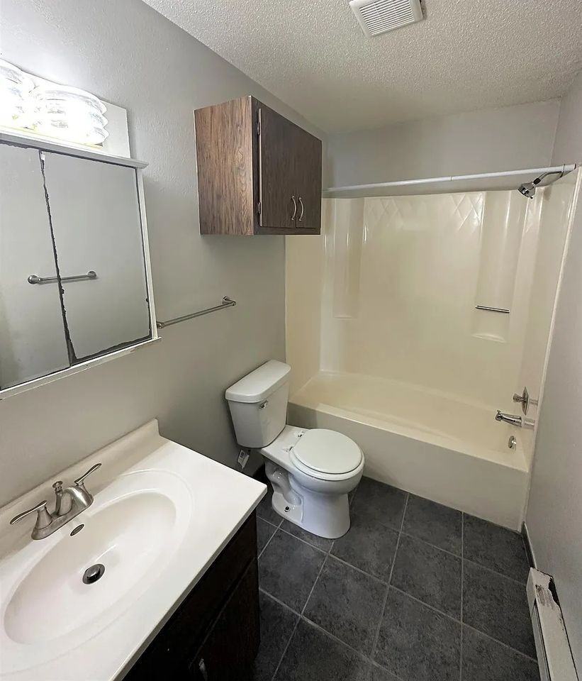 724 South Congress Street - Photo 4 of 14