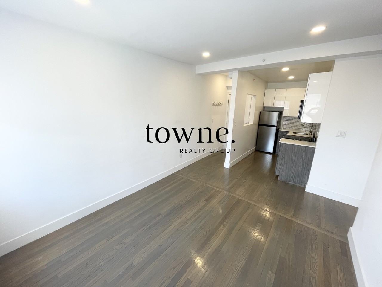 Peterborough St #20 - Photo 3 of 11