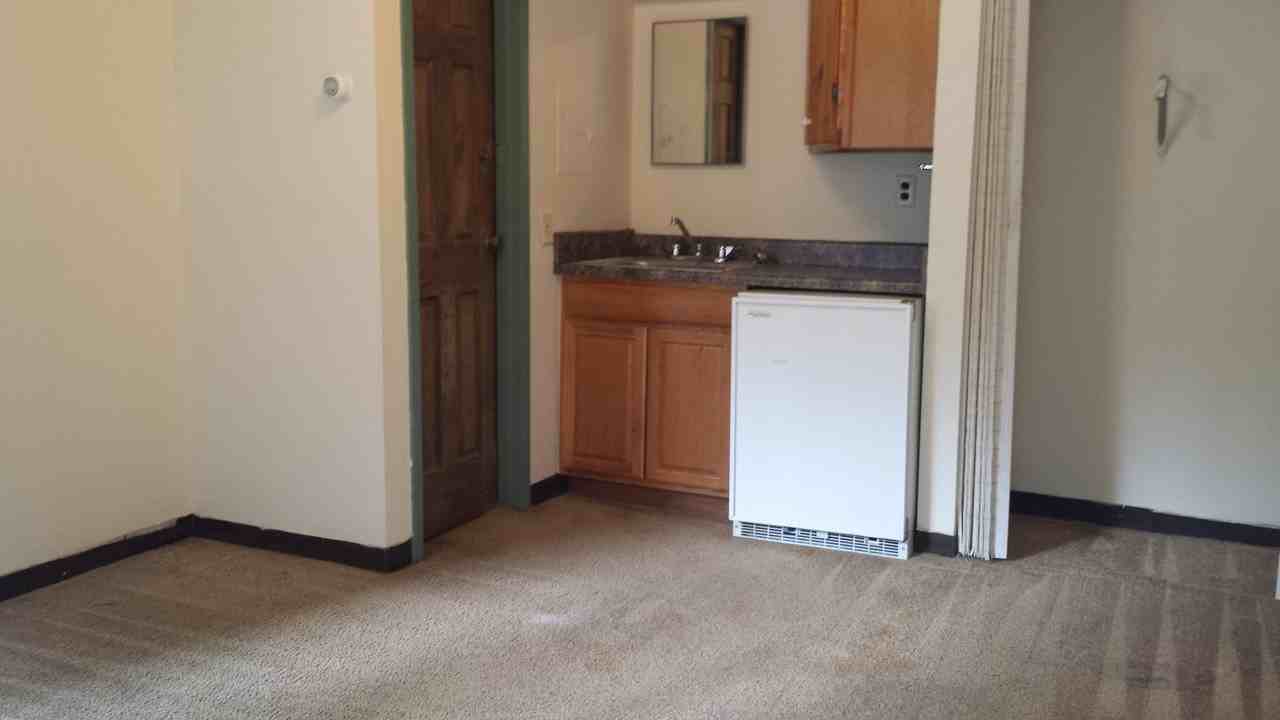 1115 Spring St - Photo 4 of 5