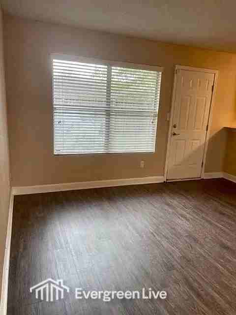 37 Lake Champlain Court - Photo 5 of 36