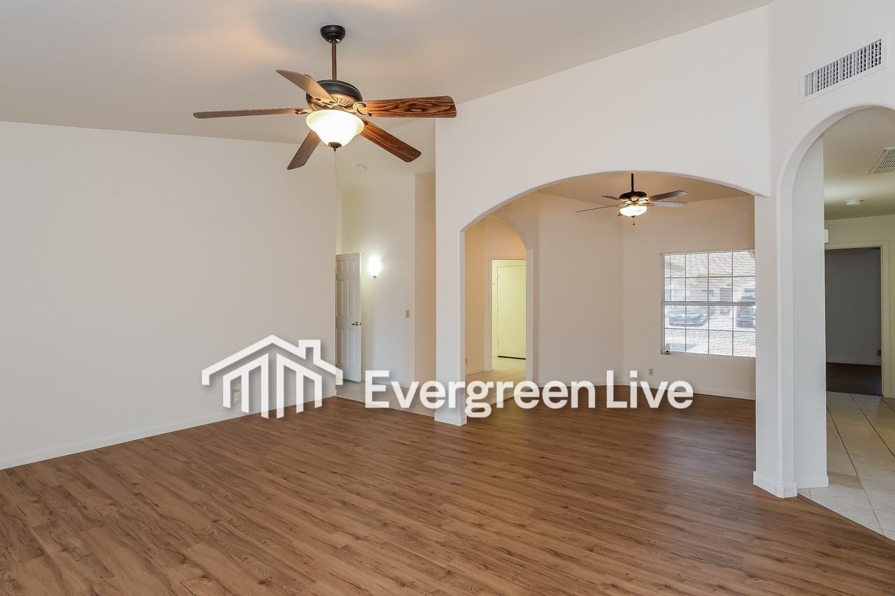 10241 W Windsor Blvd - Photo 3 of 14