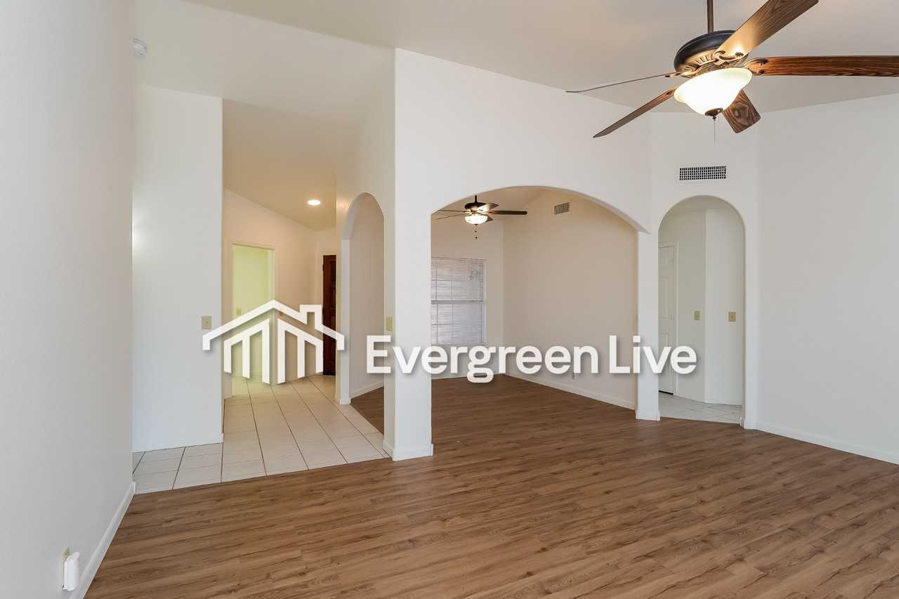 10241 W Windsor Blvd - Photo 4 of 14