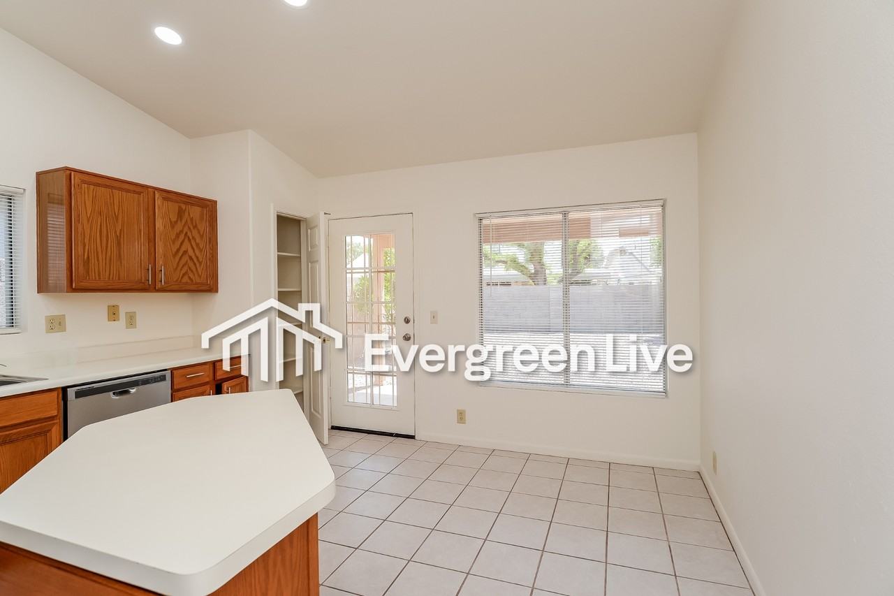 10241 W Windsor Blvd - Photo 5 of 14