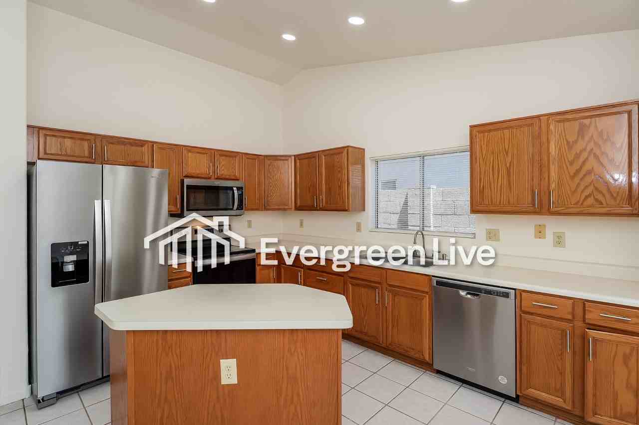 10241 W Windsor Blvd - Photo 6 of 14