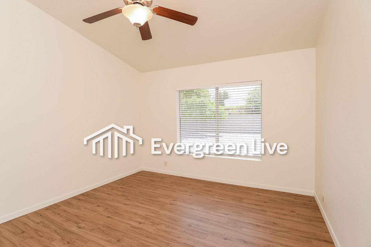 10241 W Windsor Blvd - Photo 7 of 14