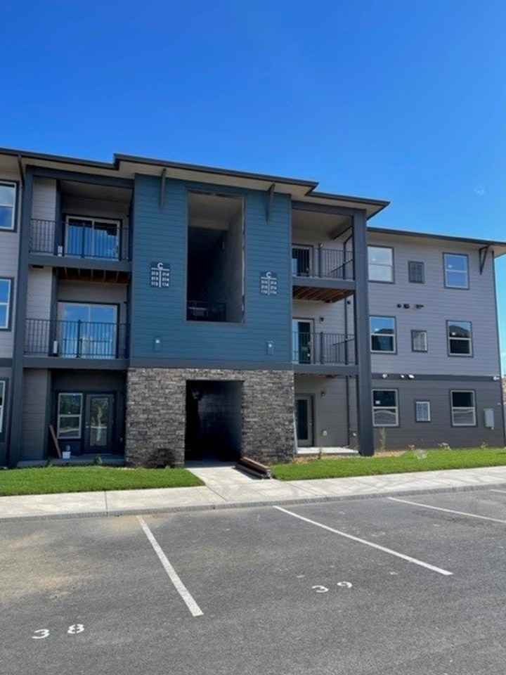 The Heights at Yarrow - Photo 2 of 17