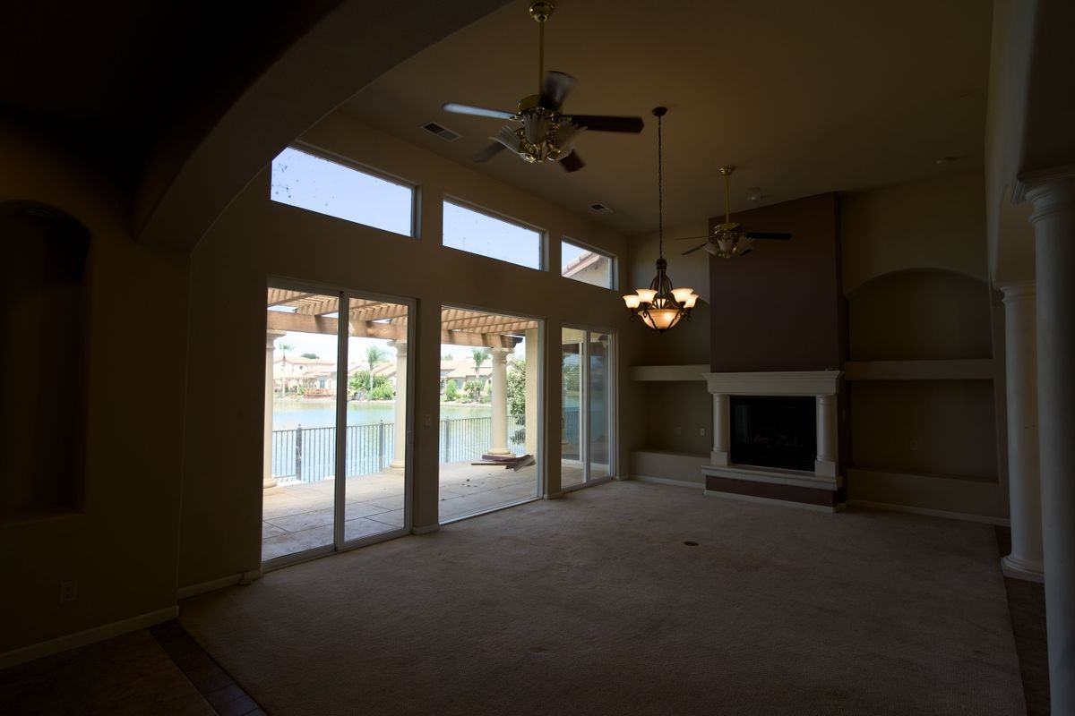 8800 Laguna St - Photo 6 of 33