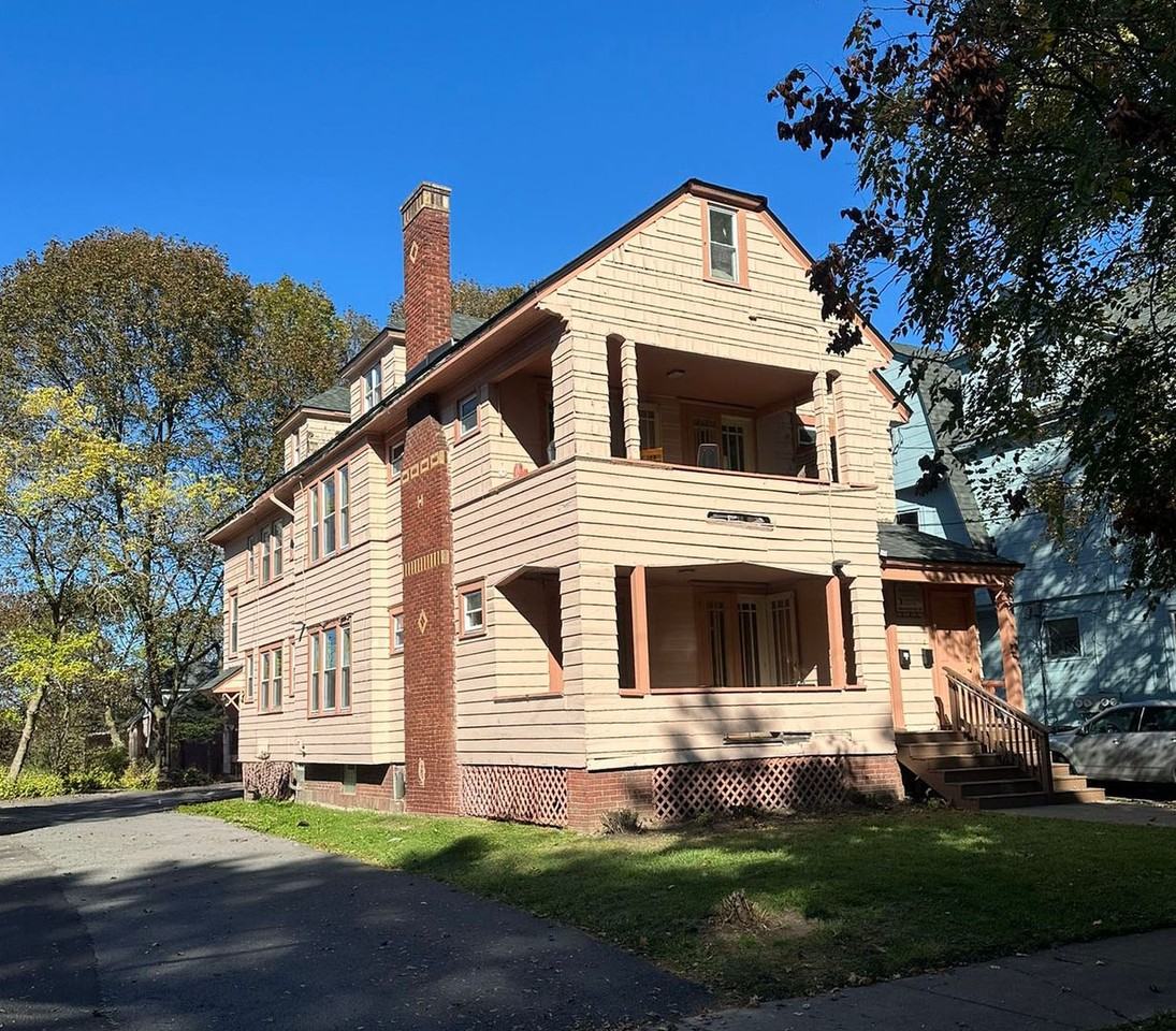 1213 Madison St - Photo 6 of 24