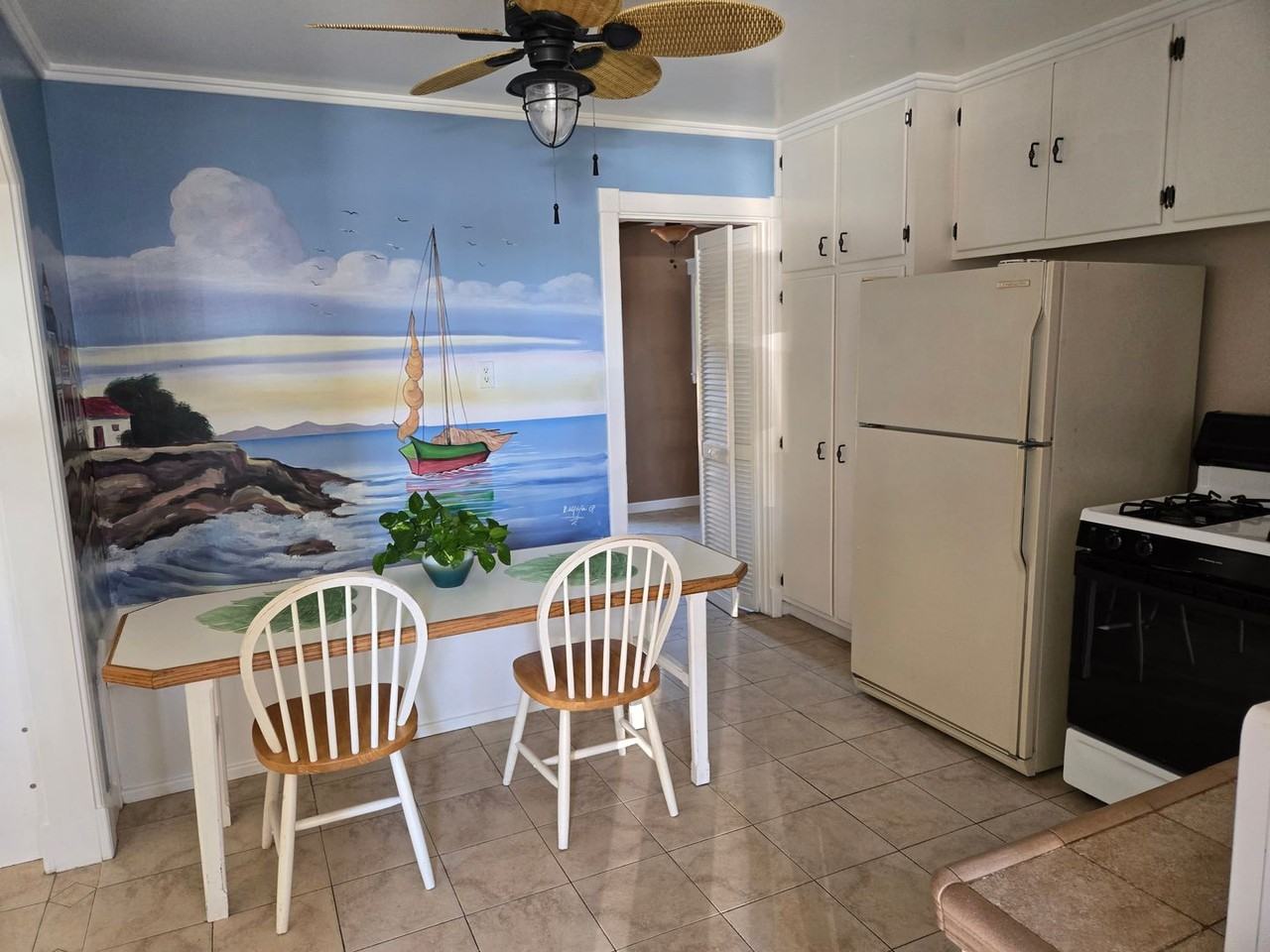 165 Addie St #B - Photo 3 of 13
