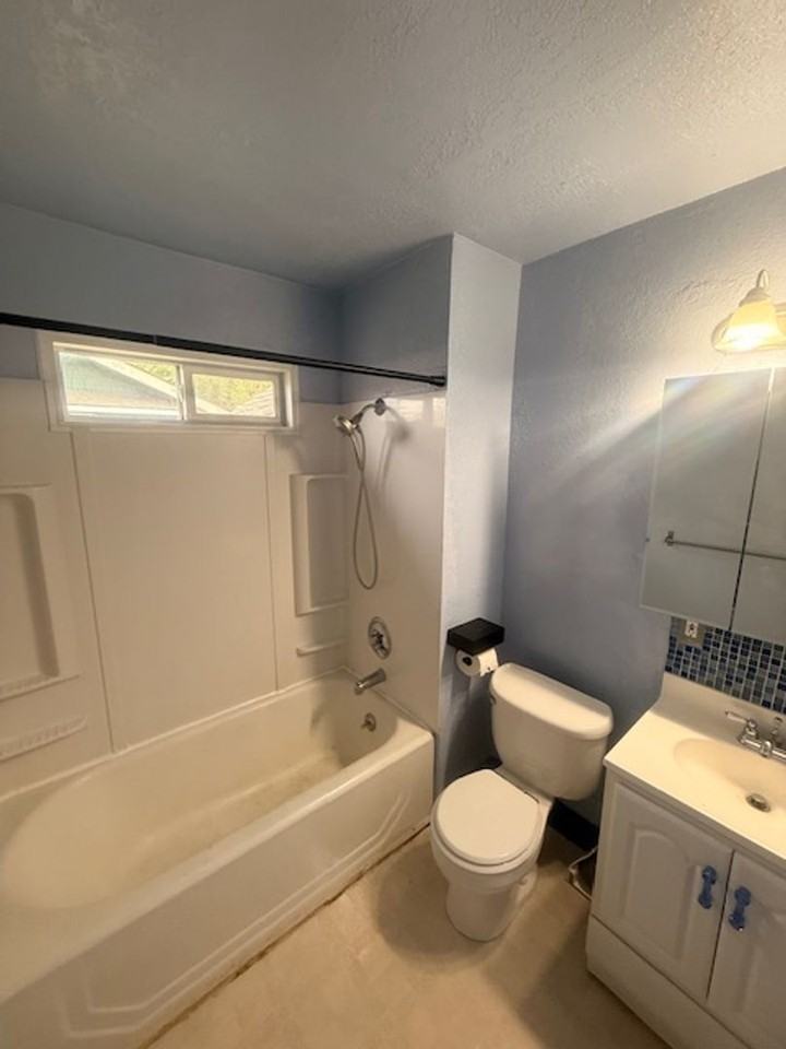 3861 Elmira Rd - Photo 7 of 15