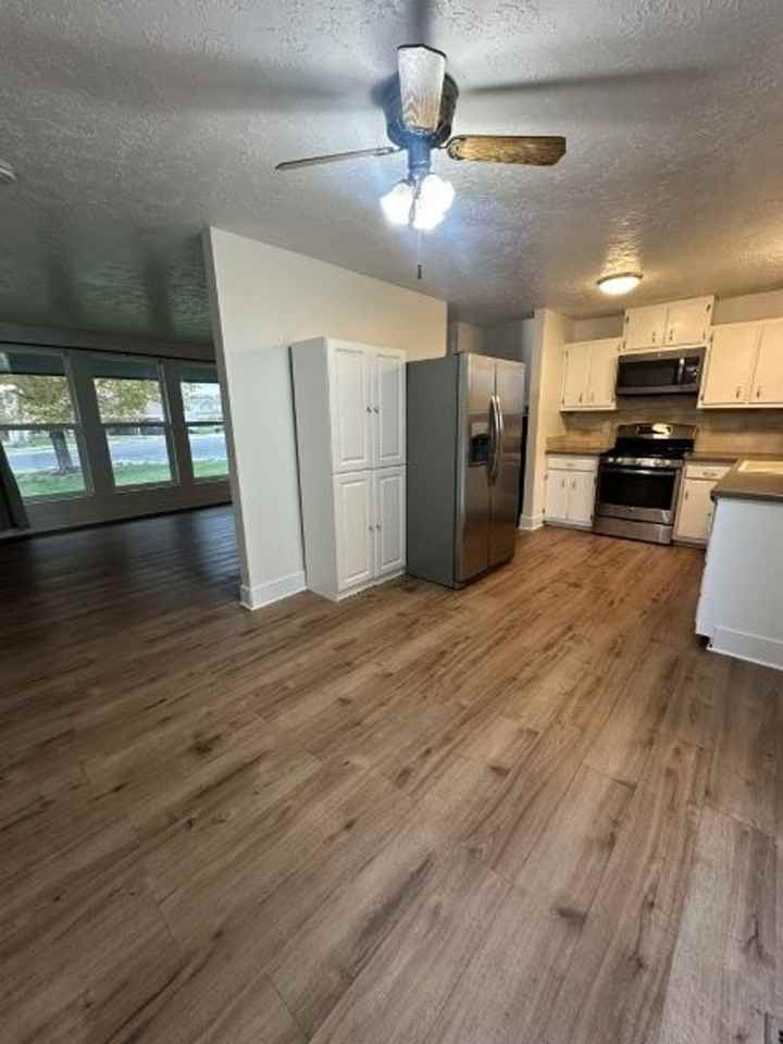 647 W 2575 N - Photo 3 of 33