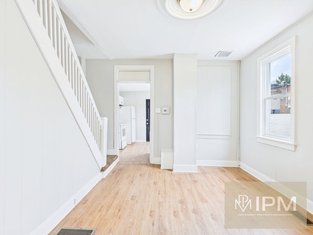 220 Grantley St - Photo 3 of 18