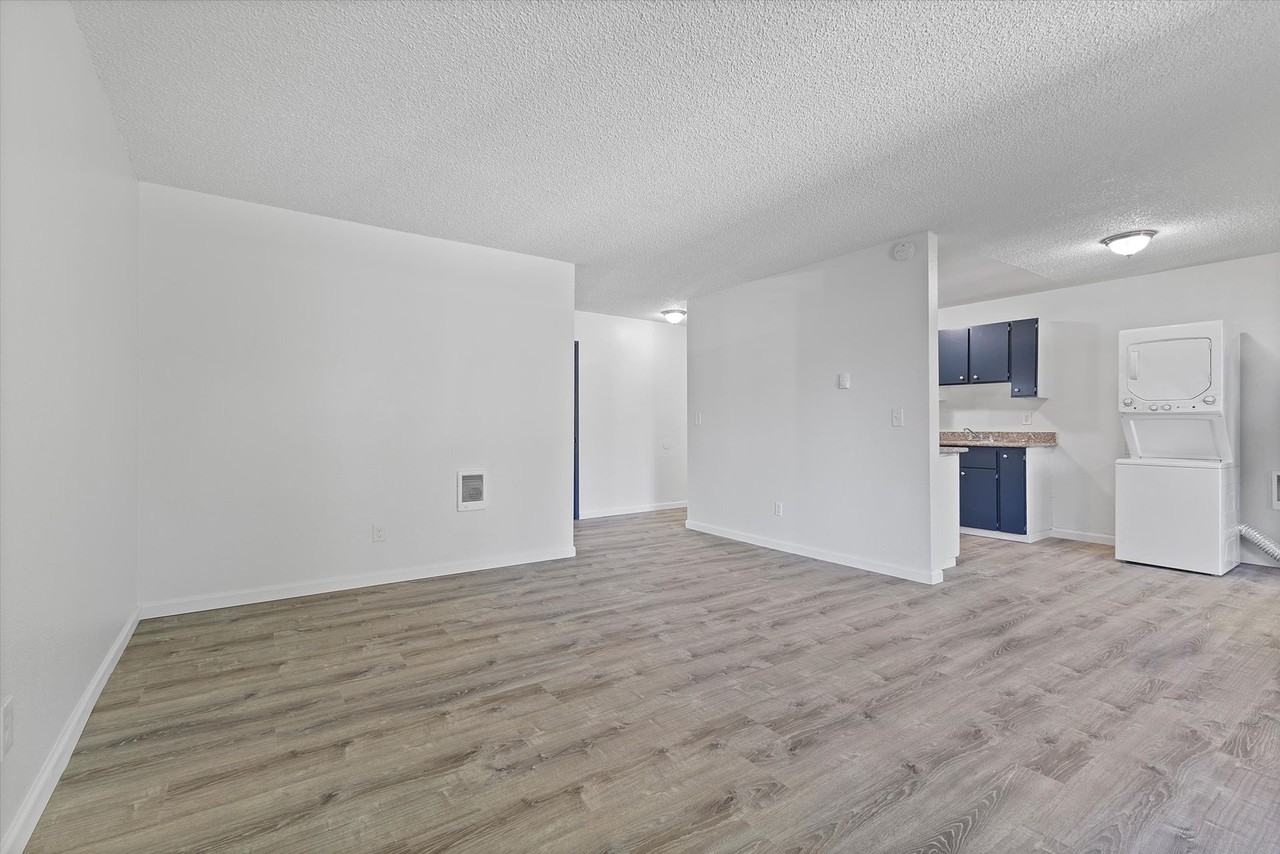 Parkside Manor - Photo 3 of 14