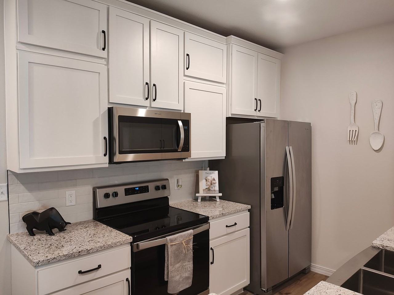 750 Windsor Ct #302 - Photo 4 of 16