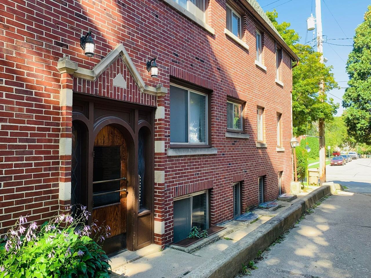 2019 University Ave - Photo 2 of 3