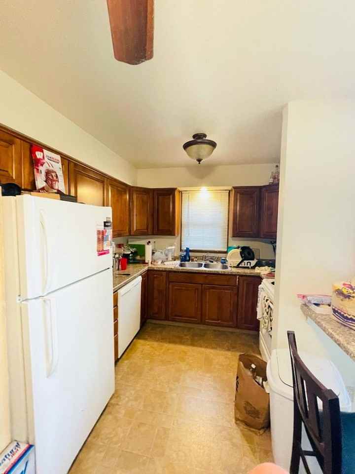 1202 Spring St - Photo 3 of 5