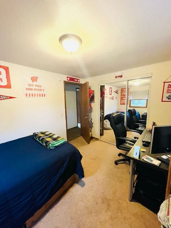 1202 Spring St - Photo 4 of 5