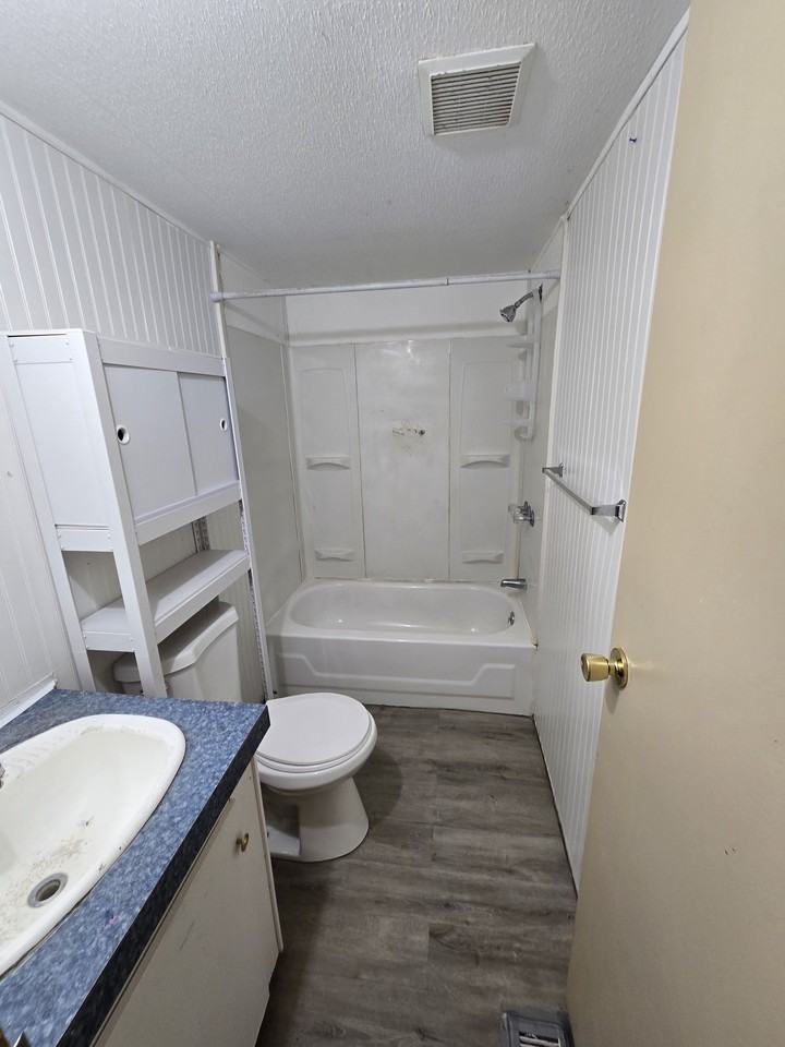 725 Park Ave #5 - Photo 3 of 6