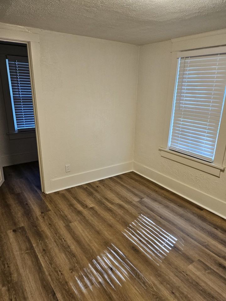 1118 Santee Ave #NA - Photo 7 of 13